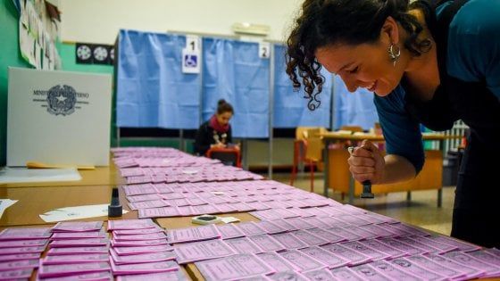 Elezioni, mancano duemila scrutatori solo a Torino, ora si punta sui giovani