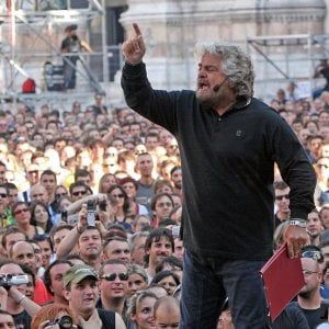 Il fuoco amico di Giannuli sul M5S: "Primarie bulgare, perse le radici"