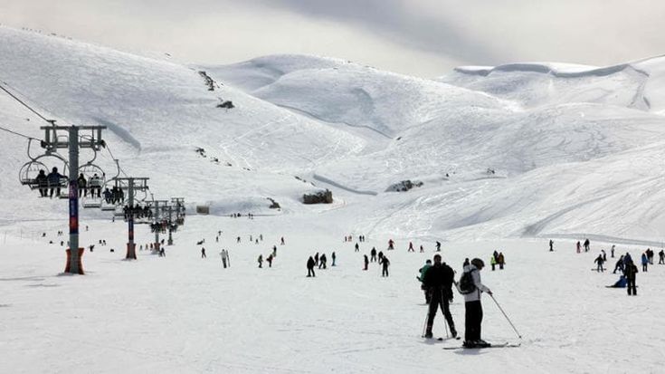 La fuga dalla guerra dei libanesi. Sulle piste di sci del resort più bello del Medio Oriente: “Qui riusciamo a non pensarci”