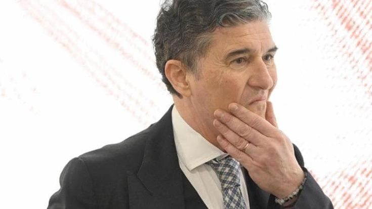 Enrico Pazzali costretto a autosospendersi dalla Fondazione Fiera per il caso dossieraggi. il Pd: “Non basta”. Fontana lo difende
