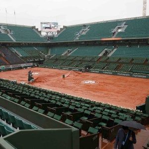 Tennis, Roland Garros: troppa pioggia a Parigi, cancellati tutti i match