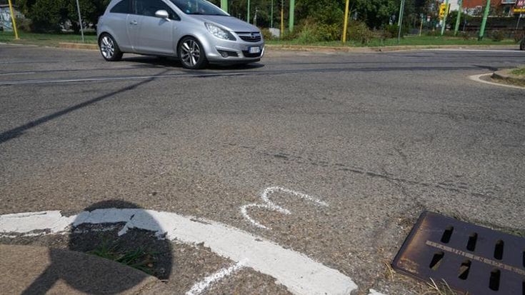 Caccia al pirata della strada di piazzale Abbiategrasso, l’ipotesi di una gara di velocità. Mappatura delle telecamere della zona