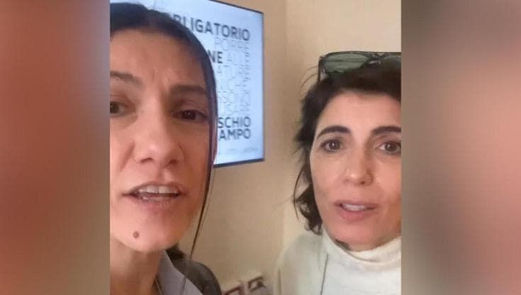 Giorgia e Elisa nei camerini dell'Ariston cantano le "misure di sicurezza", la gag da ridere con i super vocalizzi