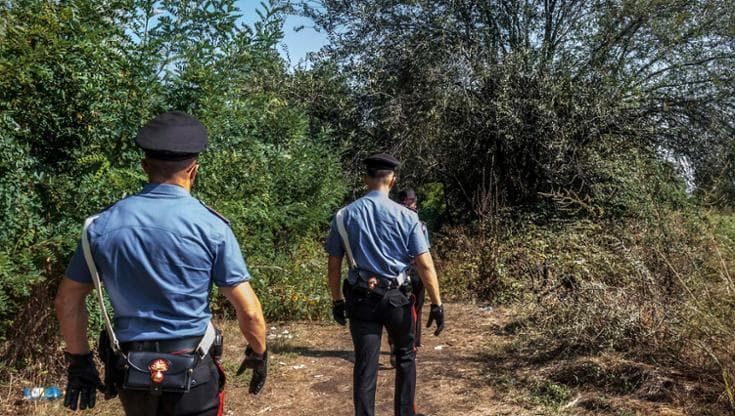 Arezzo, due bambini allontanati da una famiglia che vive nel bosco