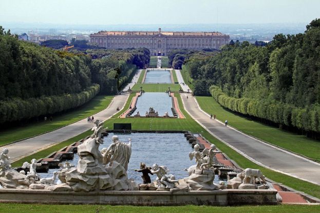  Successo di visite alla Reggia di Caserta nel weekend pasquale, 11600 visitatori, contro i 9000 del 2015