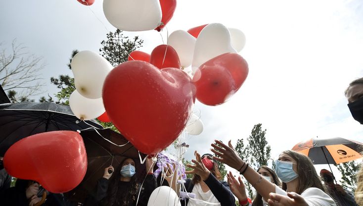L'addio a Nicole e nonno Massimo