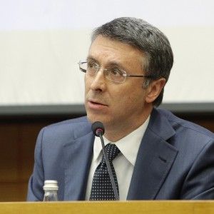 Cantone presidente dell'Anticorruzione. E Renzi twitta: bene cos&igrave;