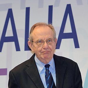Stabilità, canone Rai in due rate e un prestito per arrivare alla pensione