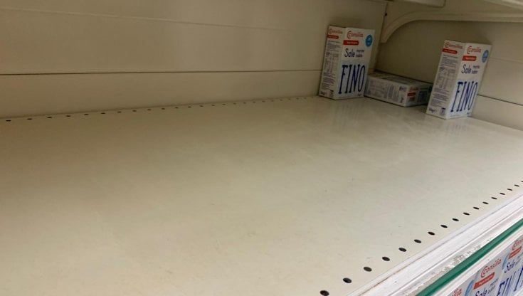 Roma, coprifuoco, Paura del lockdown: nei supermercati si svuotano gli scaffali 