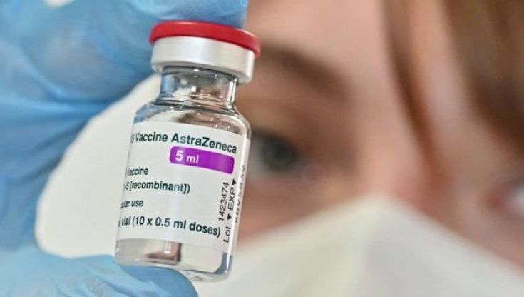 Astrazeneca, il vaccino che divide l'Europa: limitazioni d'età e restrizioni Paese per Paese