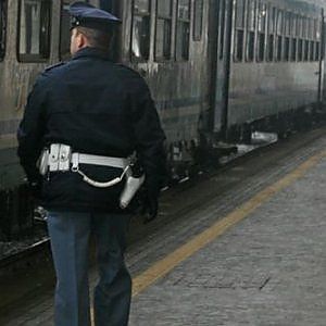 Palermo, quindicenne fugge in treno per amore: la polizia la ritrova