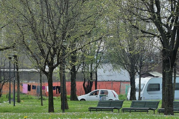 Milano, il campo rom abusivo bocciato in via Trasimeno