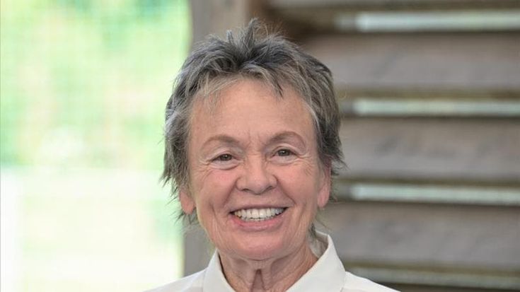 Laurie Anderson: “Bowie mi leggeva nel pensiero. Tornerò a cantare con Lou Reed grazie all’intelligenza artificiale”