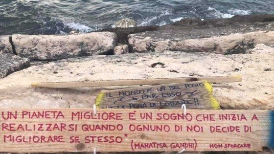 Bari, messaggi motivazionali per invitare i cittadini a non sporcare: "Facciamo del mondo un posto migliore"
