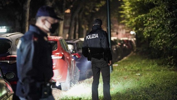 Omicidio in via Gottardo a Torino: un 51enne trovato morto in auto