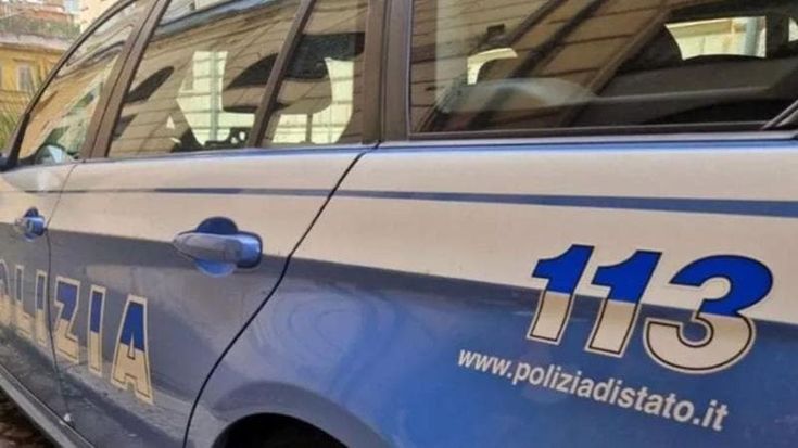Fast and Furious sul raccordo: sfreccia con lo scooter contromano, poi si nasconde tra i cespugli