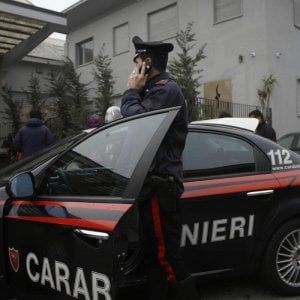 Costringevano ragazze a prostituirsi in un night club, sette arresti: indagine partita da denuncia di una vittima