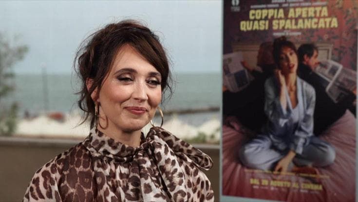 Chiara Francini alla Mostra di Venezia: "Io femminista e monogama in viaggio tra i poliamorosi"