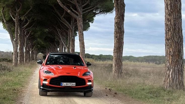 Aston Martin DBX, mille chilometri con il super Suv inglese da 707 Cv
