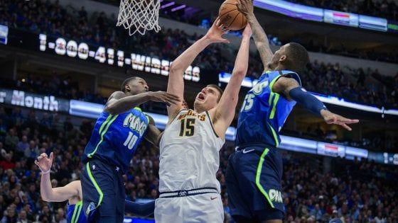 Basket, Nba: Jokic batte Doncic, Denver sbanca Dallas. Colpo San Antonio a Boston