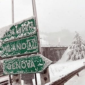 Maltempo, senza tetto muore per il freddo a Napoli<br />neve al nord, allerta per due giorni
