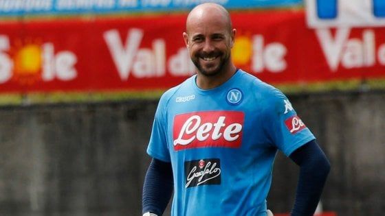 Il Napoli e i tifosi confermano Reina “Resta con noi...” 
