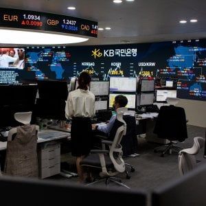 Fiducia dei mercati sulla fase 2, le Borse Ue chiudono in buon rialzo. Lo spread sfiora 250 dopo la corte tedesca