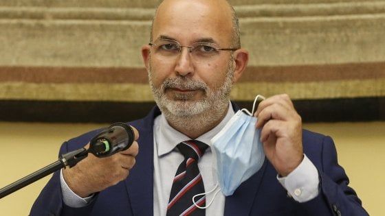 M5s, le alternative di Crimi per l'elezione diretta del capo politico. L'ex ministra Lezzi lascia il Movimento