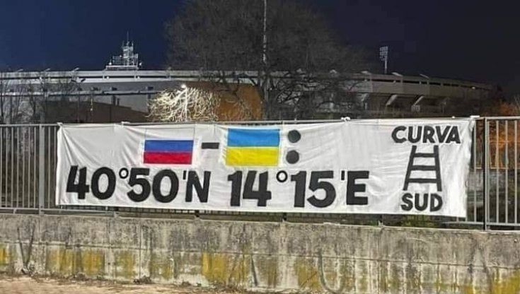 Filo Putin o pacifiste, le curve di destra divise sull'Ucraina