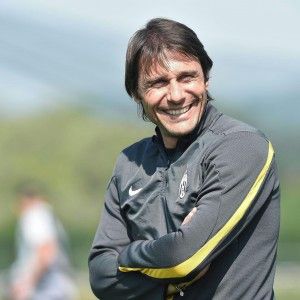 Conte in azzurro, Juve la prima a dire "In bocca al lupo"