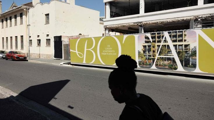 Case alle stelle, edifici occupati. Cape Town travolta da boom affitti brevi. “Peggio di Barcellona”