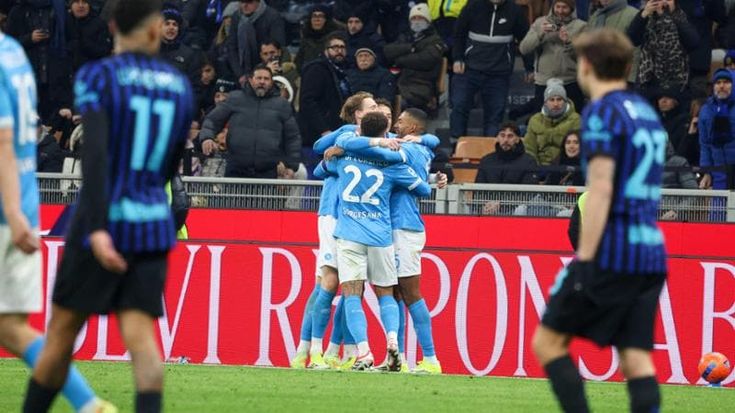 Il Napoli ferma l’Inter: 2-2. McTominay la riprende due volte. Rigore ai nerazzurri, Conte espulso