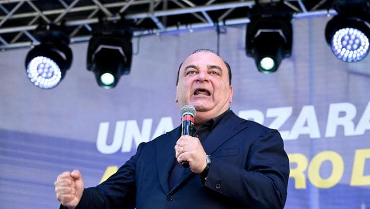 Fi, Martusciello in chat: “A Capri venite domani per Tajani, oggi è fiacco”. E Zangrillo si arrabbia