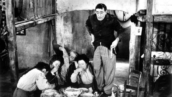Così nacque la gag degli spaghetti di Totò