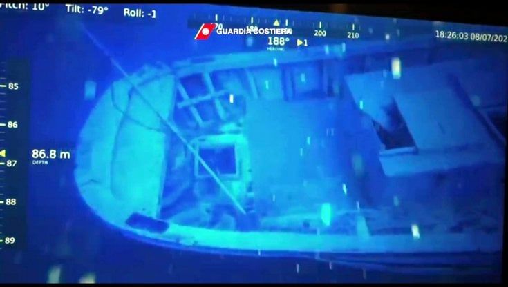 Naufragio di Lampedusa, ecco il relitto in fondo al mare. Nove i corpi da recuperare