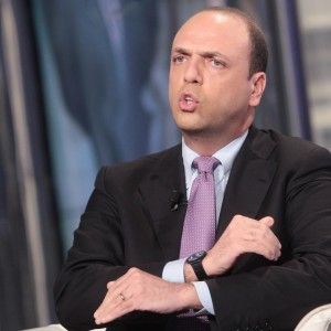 Il "Nuovo centrodestra", gruppi in crescita e logo tricolore