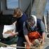 I pescatori potranno raccogliere la plastica in mare, primo via libera dal governo al 