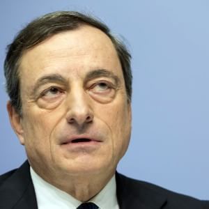 Bce, l'utile cala a 989 milioni. Da Atene 298 mln di interessi
