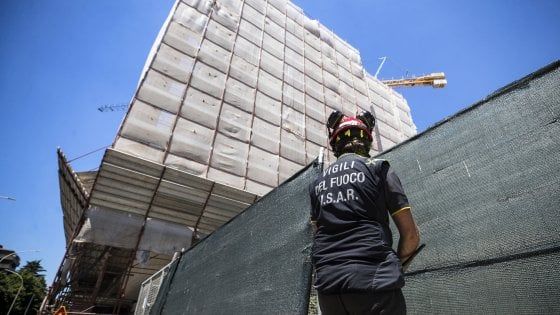 Precipitano da oltre 20 metri, due operai morti in un cantiere a Roma