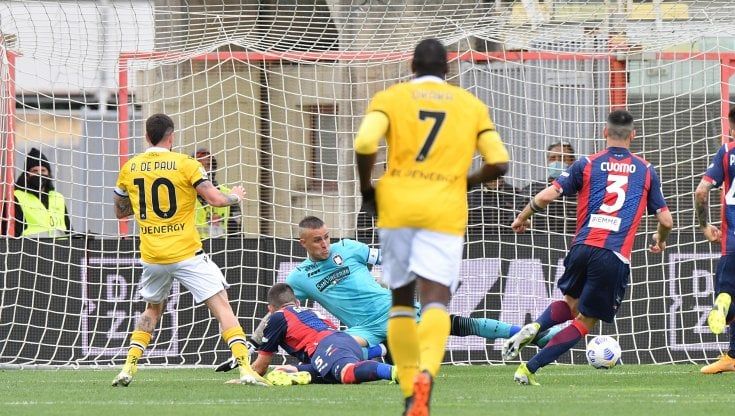 Crotone-Udinese 1-2: show di De Paul, che poi chiude con il rosso