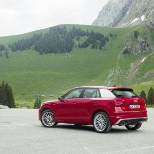 Sorpresa Audi, spigoli e cromature per la Q2