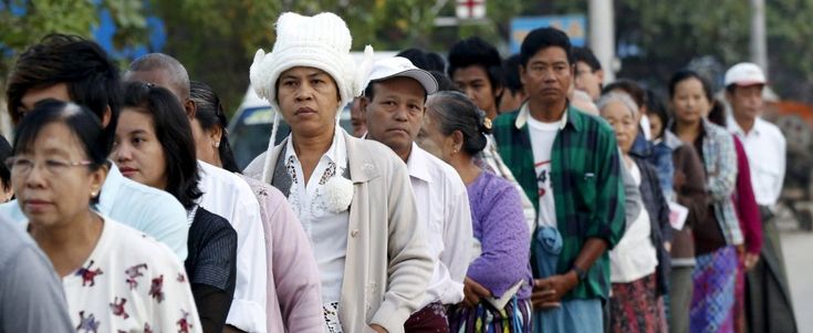 Myanmar alle urne dopo 25 anni. San Suu Kyi: "Se vinco sarò premier"