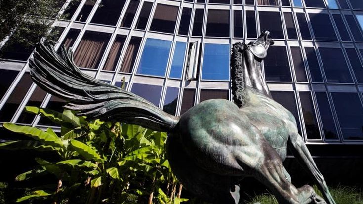 Rai, il cda ammette il sorpasso di Mediaset. La fuga delle star spaventa la tv pubblica