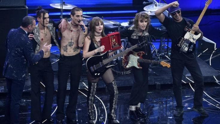 Sanremo 2023, chi è Tom Morello e perché era all'Ariston con i Maneskin