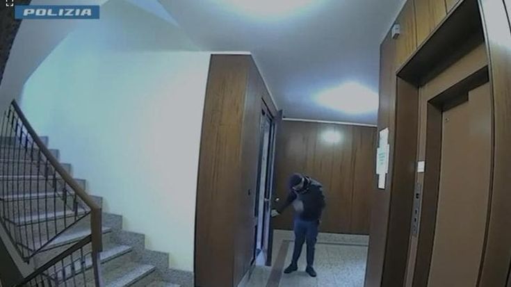 Travestiti da carabinieri e poliziotti per truffare gli anziani: bottino da 100mila euro