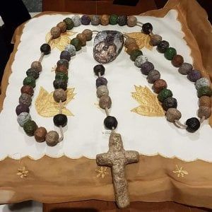Potenza, omaggio in cartapesta alla Madonna Nera di Viggiano