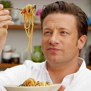Oliver, soffre la Brexit il cuoco inglese che cucina all'italiana