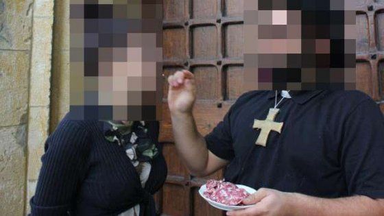 Piacenza, finti matrimoni e battesimi blasfemi davanti alla chiesa: 64 ragazzi denunciati
