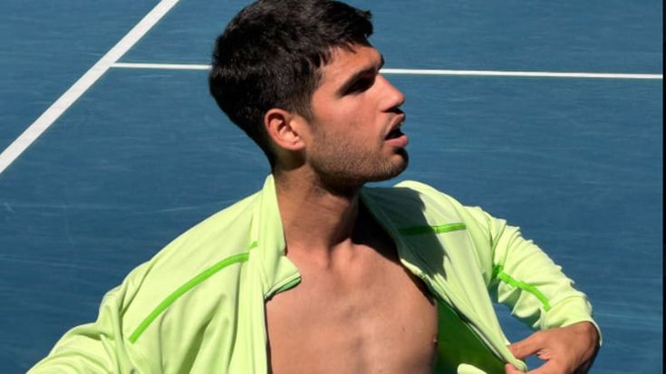 Lo spogliarello di Alcaraz dopo la vittoria su Paul. E Djokovic vuole i soldi dallo spagnolo