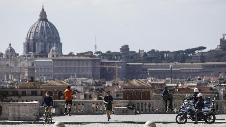 Dai veleni sul Papa re alle visite al Colosseo. E monsieur Stendhal si fece Cicerone